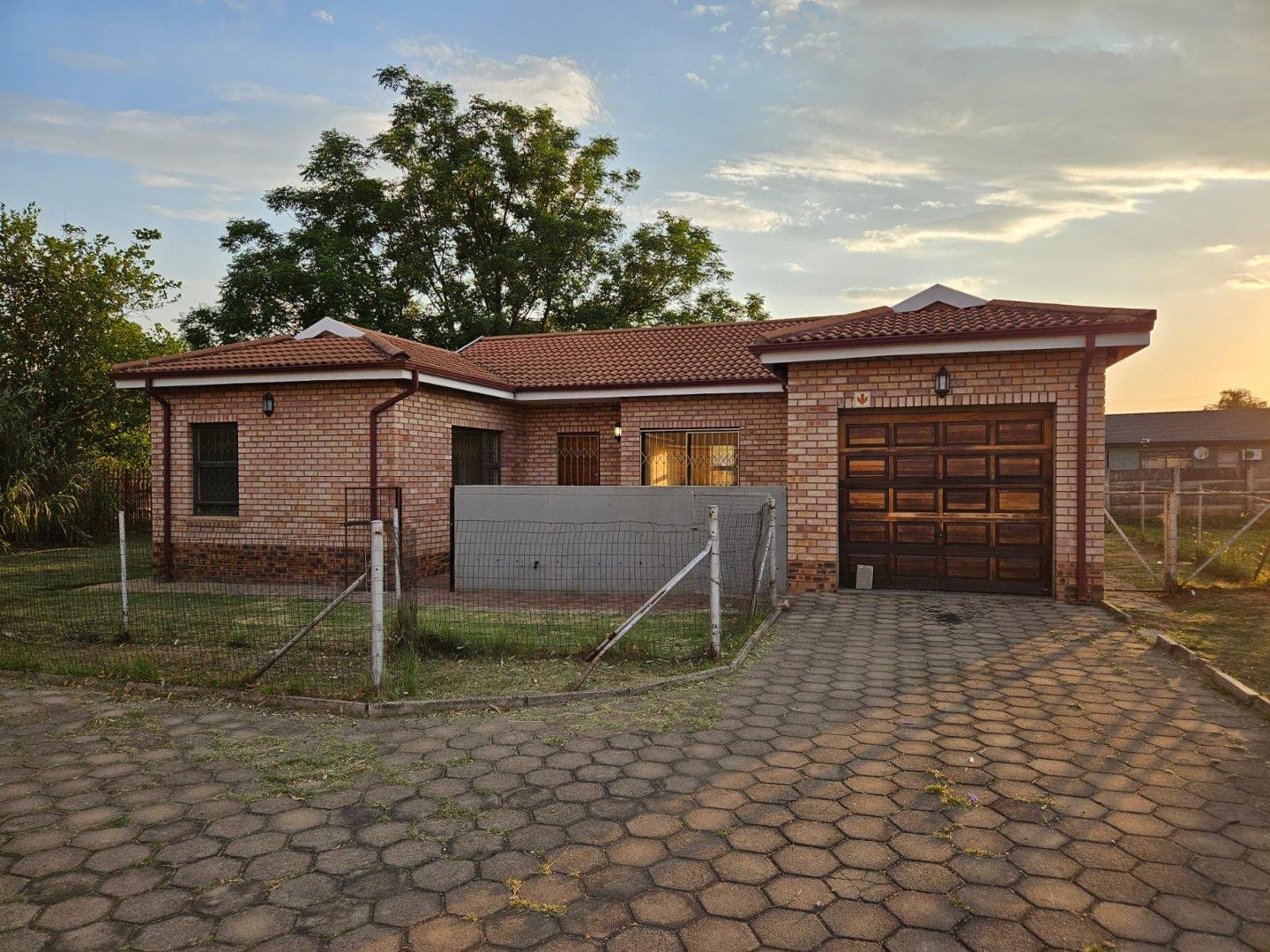 2 Bedroom Apartment / flat to rent in Van Riebeeck Park P24111812500