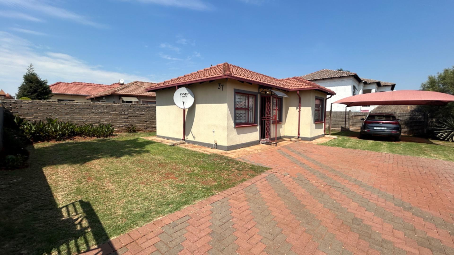 3 Bedroom House for sale in The Orchards P24113734390