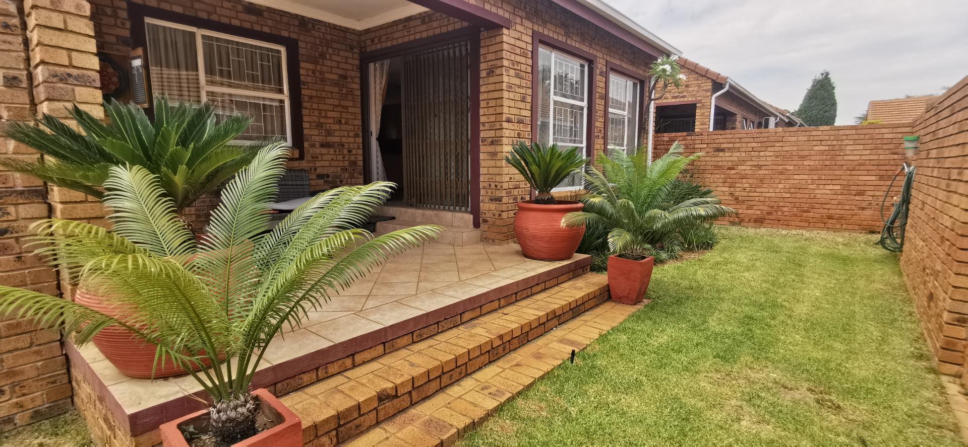 3 Bedroom Townhouse for sale in Amberfield 1537 Villa Martine