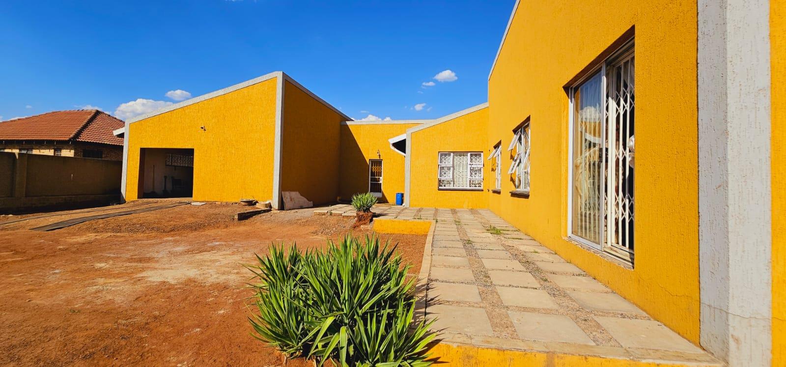 4 Bedroom House for sale in Meyerton Park P24113736083