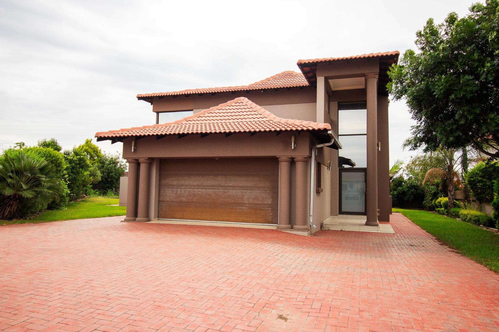 5 Bedroom House for sale in Savannah Country Estate P24113737329