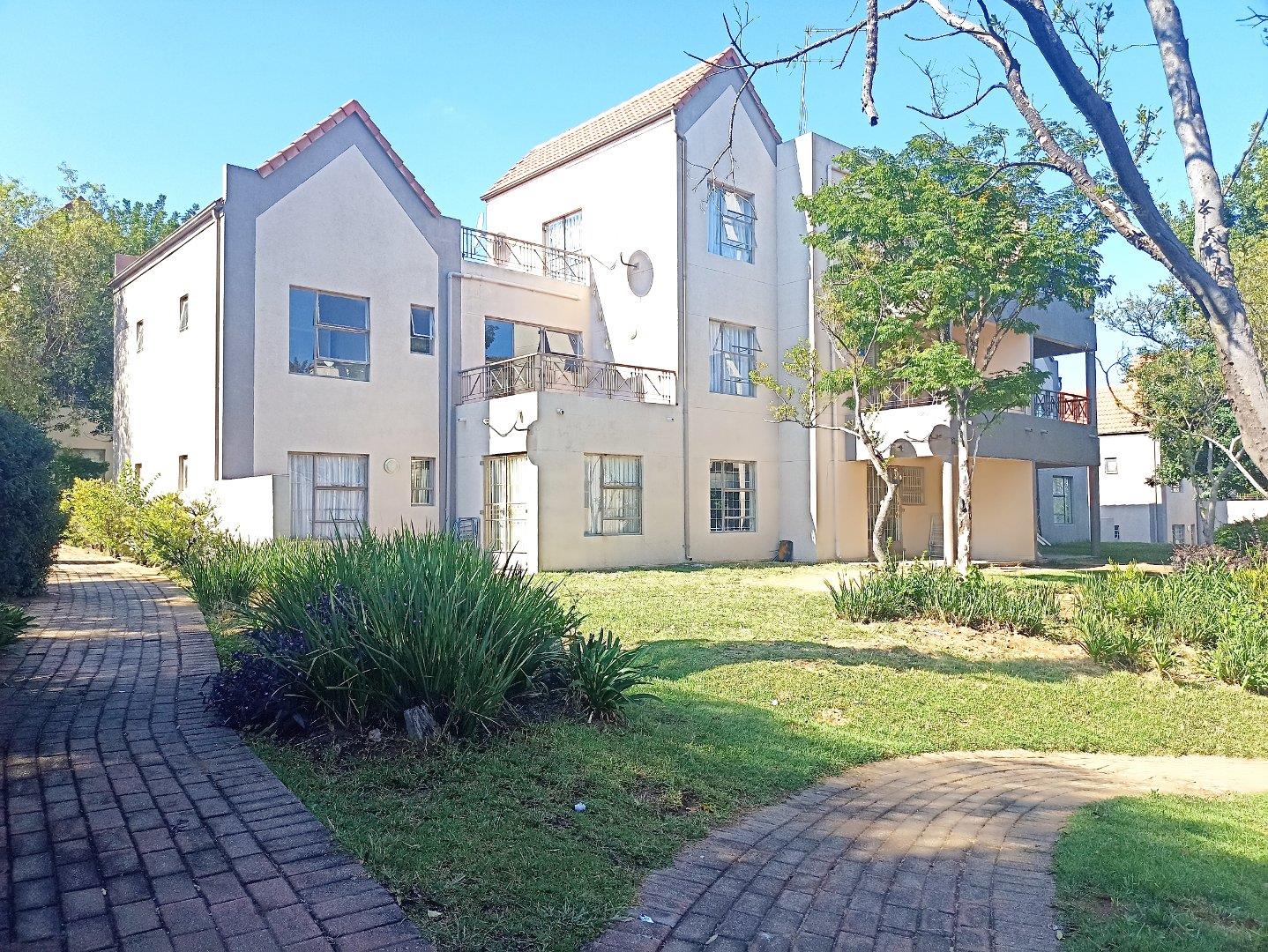 2 Bedroom Apartment / flat for sale in Halfway Gardens P24113737334