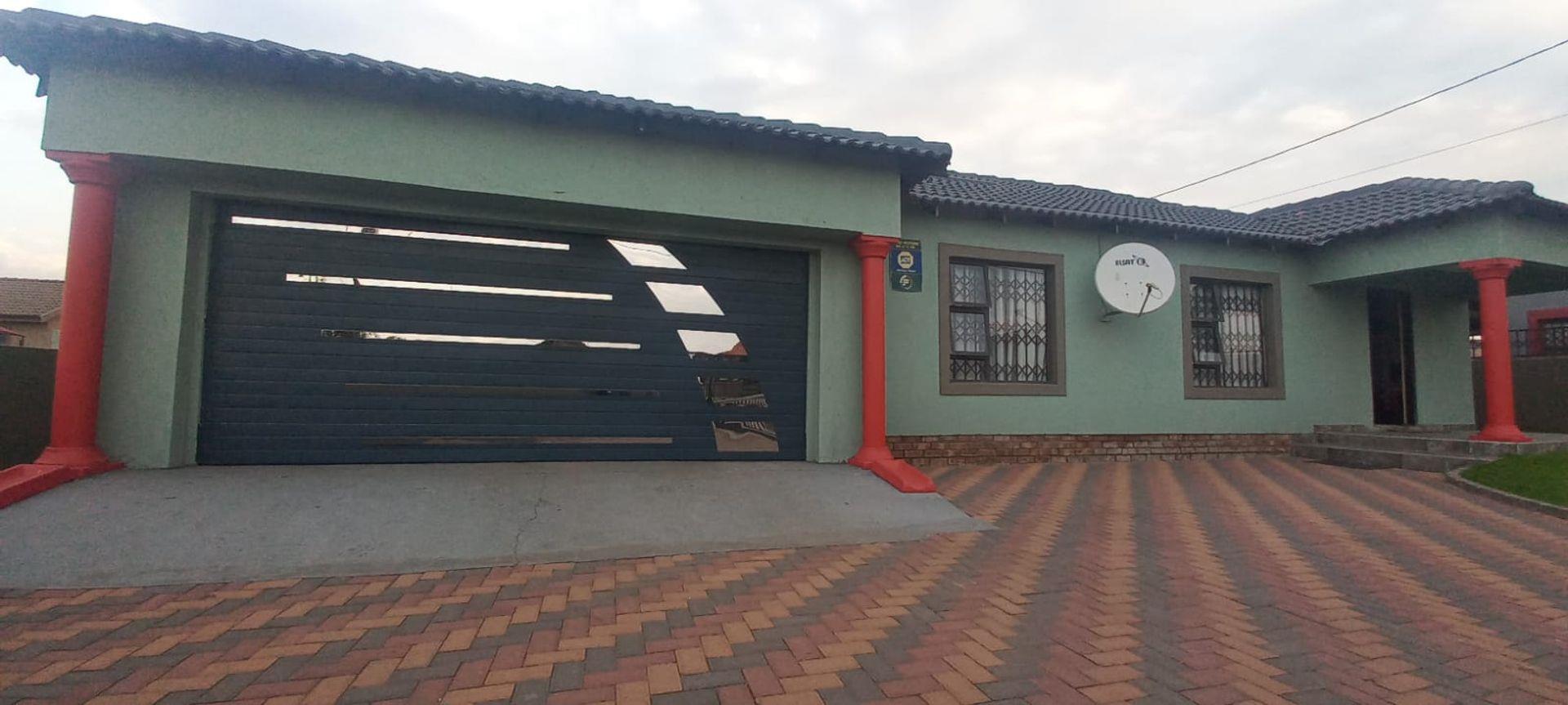 3 Bedroom House for sale in Kwaguqa P24113738009