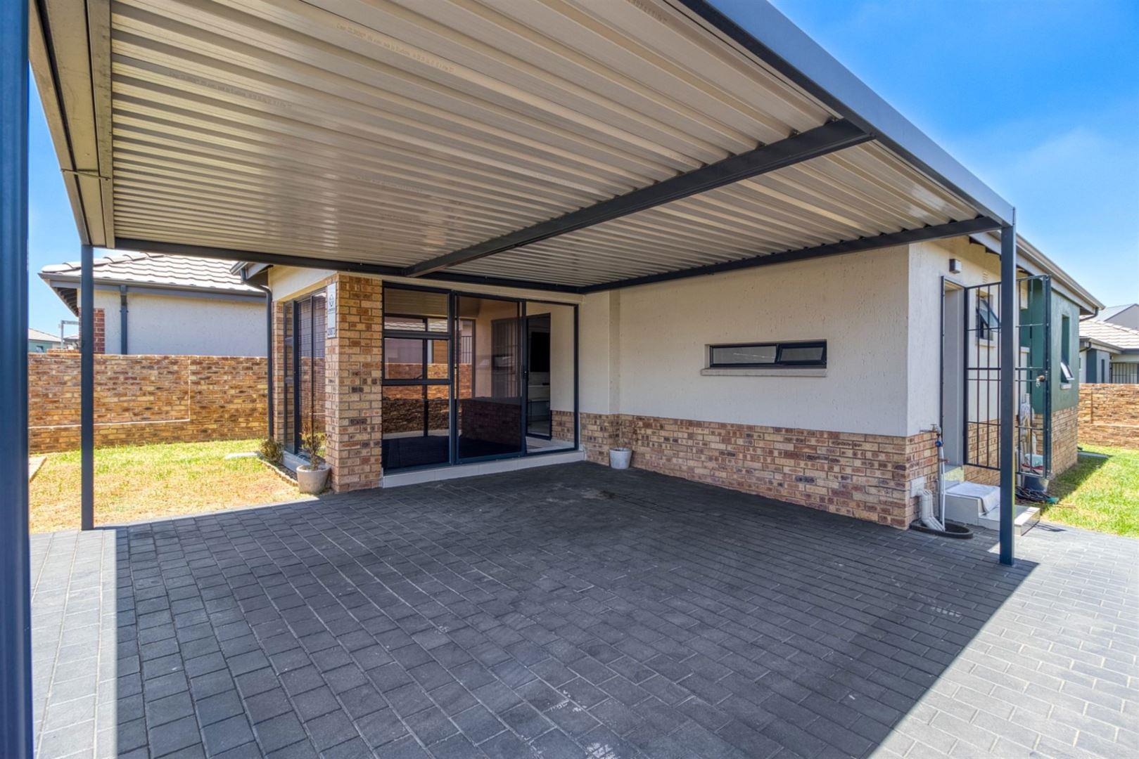 3 Bedroom House for sale in Lion Pride P24113738439