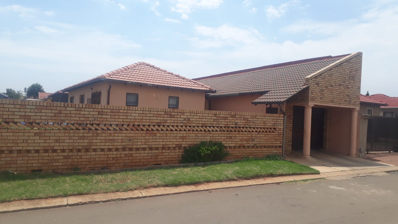 3 Bedroom House for sale in Dawn Park P24113738558