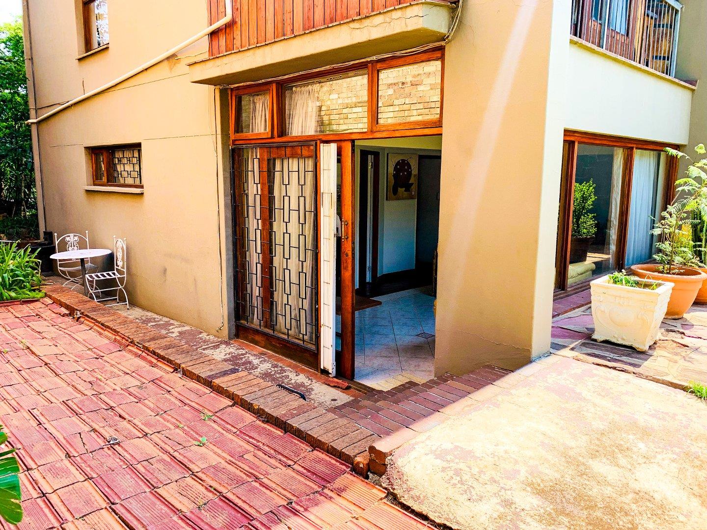 Greenside, Johannesburg Property Apartments / flats to rent in
