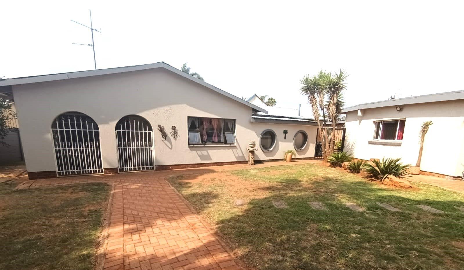 4 Bedroom House for sale in Edelweiss P24113845749