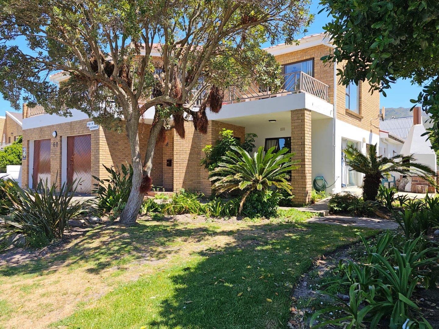 4 Bedroom House for sale in Kleinmond Central 60 1st Avenue P24