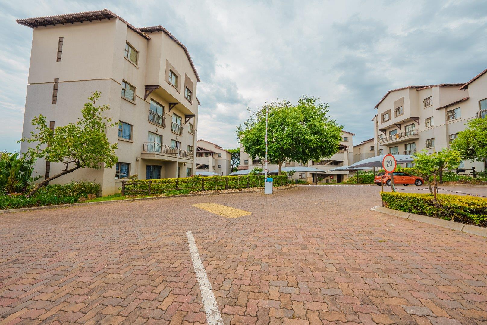 2 Bedroom Apartment / flat for sale in Sunninghill P24114149012