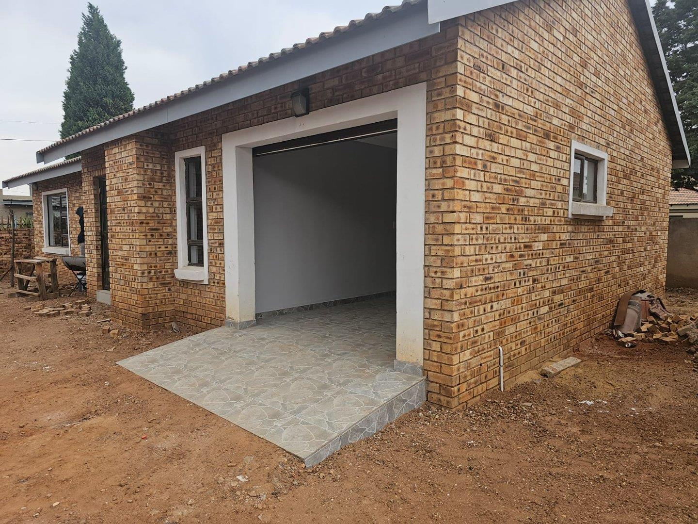 3 Bedroom House for sale in Greenhills Ext 3 33 Catherine Road P24