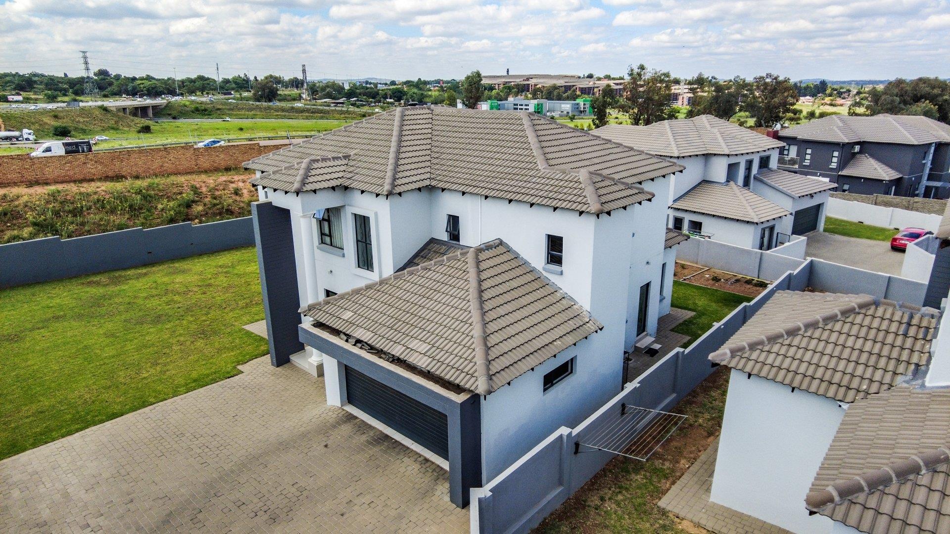 5 Bedroom House for sale in Thatchfield Hills P24113690809