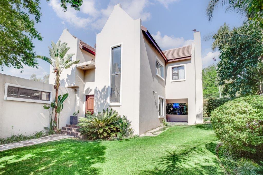 4 Bedroom House for sale in Douglasdale P24113740784