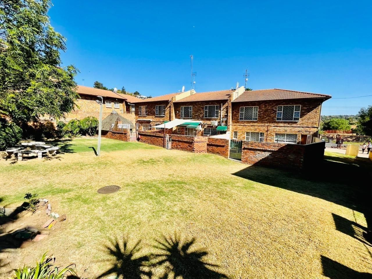 3 Bedroom Townhouse for sale in Oakdene 1 Maranatha Valley, 5555