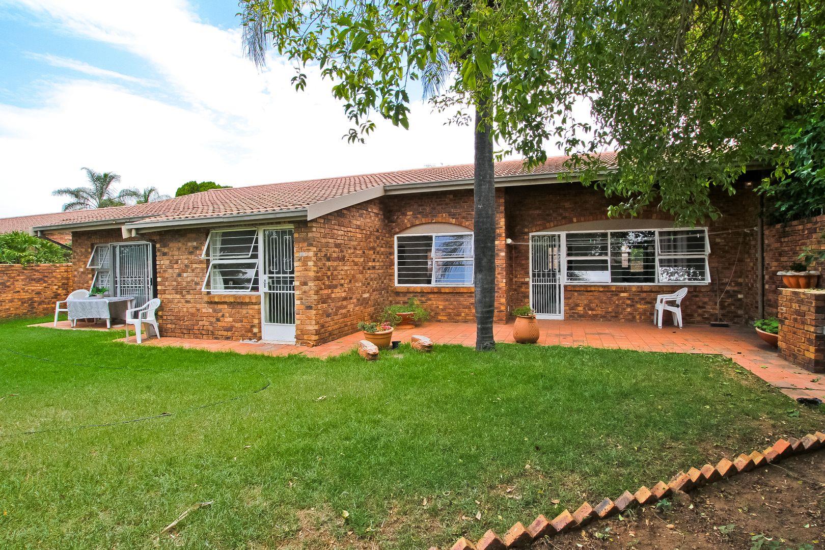 3 Bedroom Townhouse for sale in Corlett Gardens P24113743077