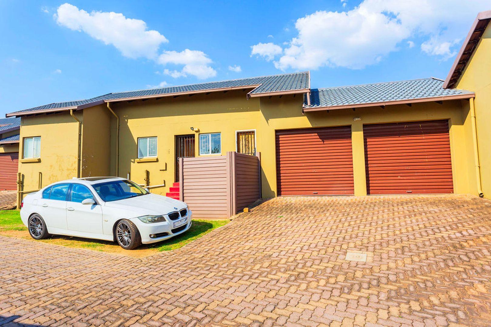 3 Bedroom Townhouse for sale in Halfway Gardens 6 Casa Blanca, 437