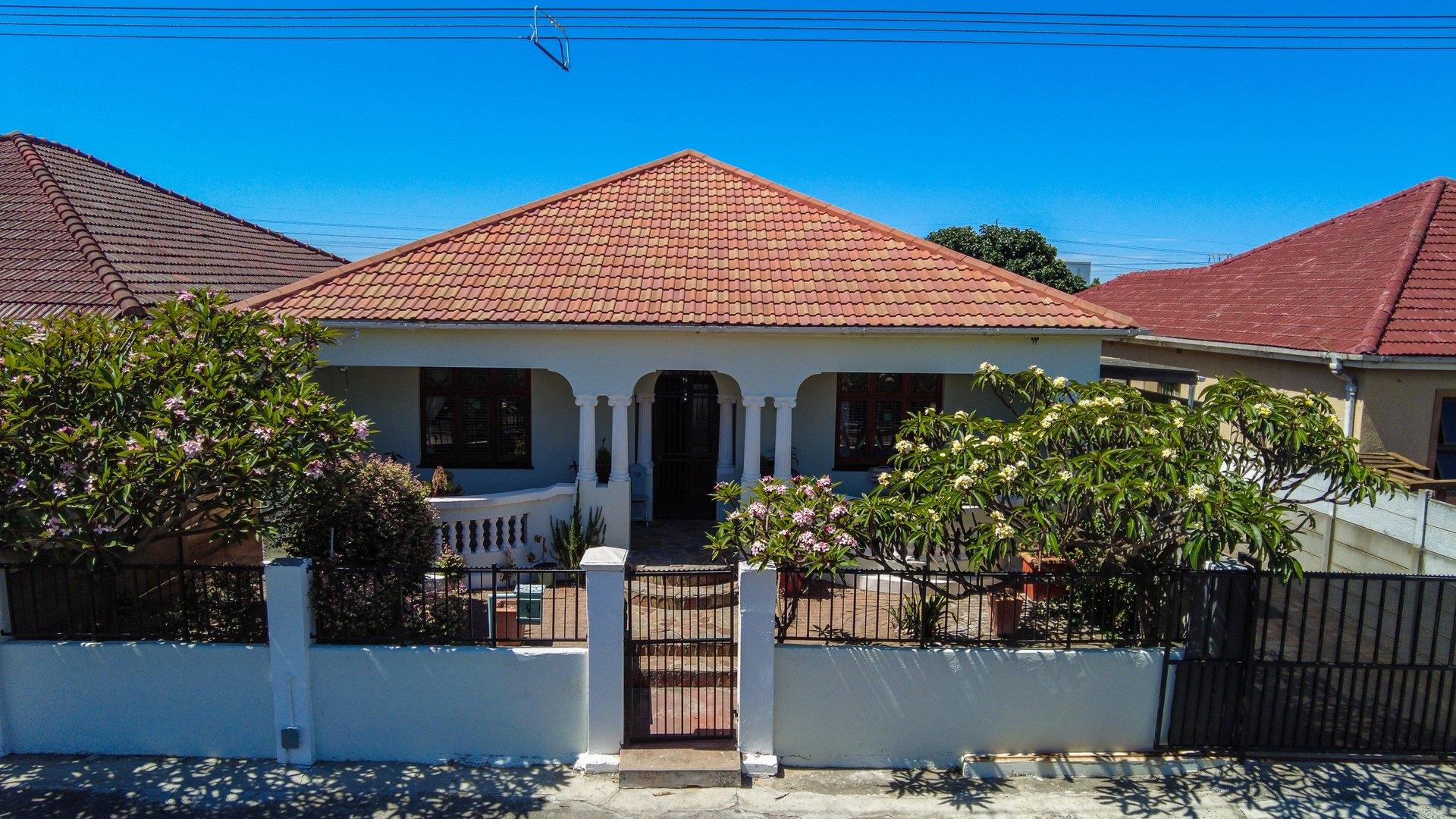 3 Bedroom House for sale in Parow Central P24113710373