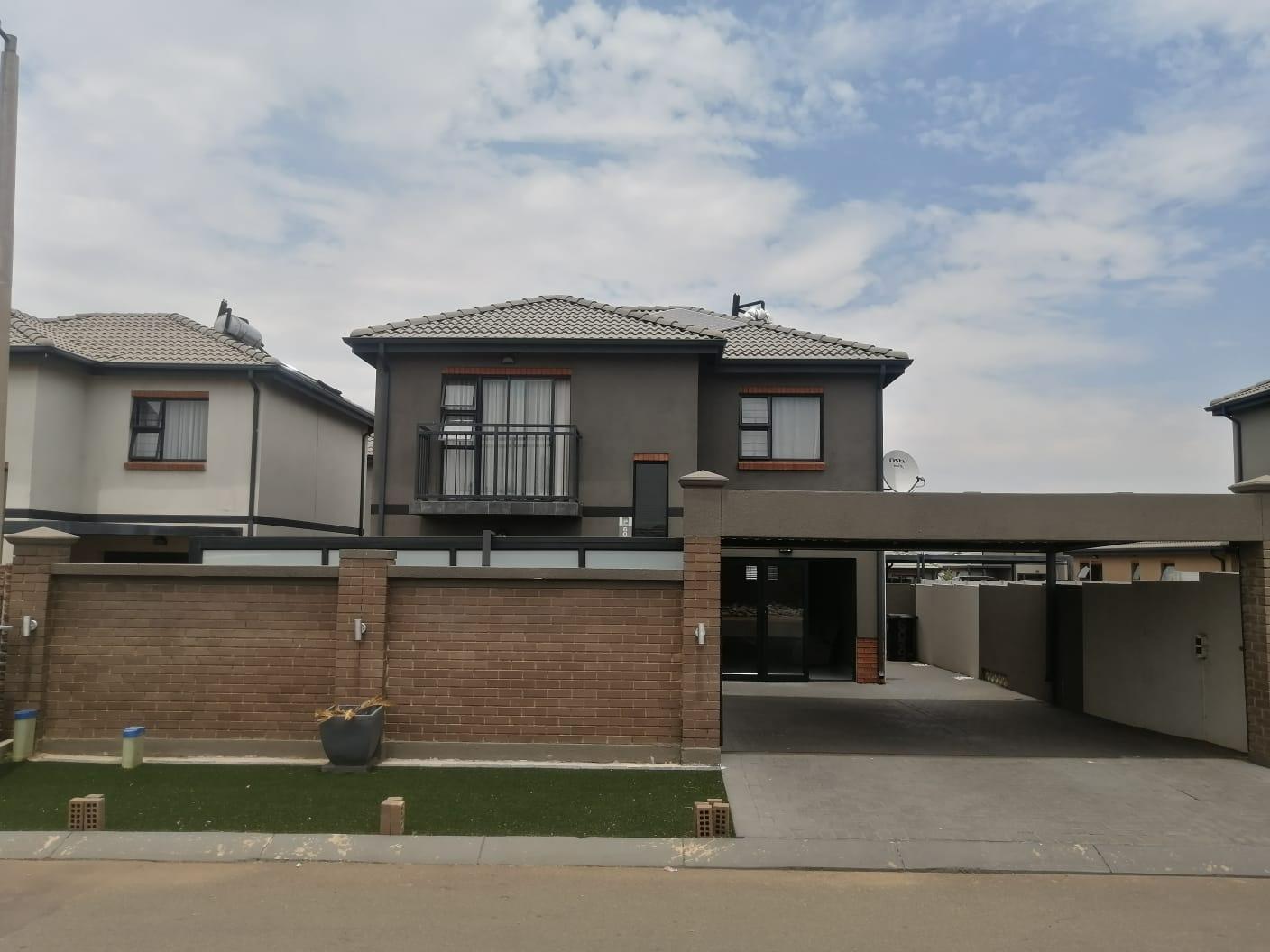 4 Bedroom House for sale in Albertsdal 6029dh Leeches Avenue P24