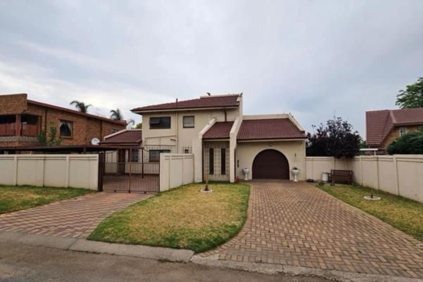 4 Bedroom House for sale in Dalpark Ext 1 P24113748952