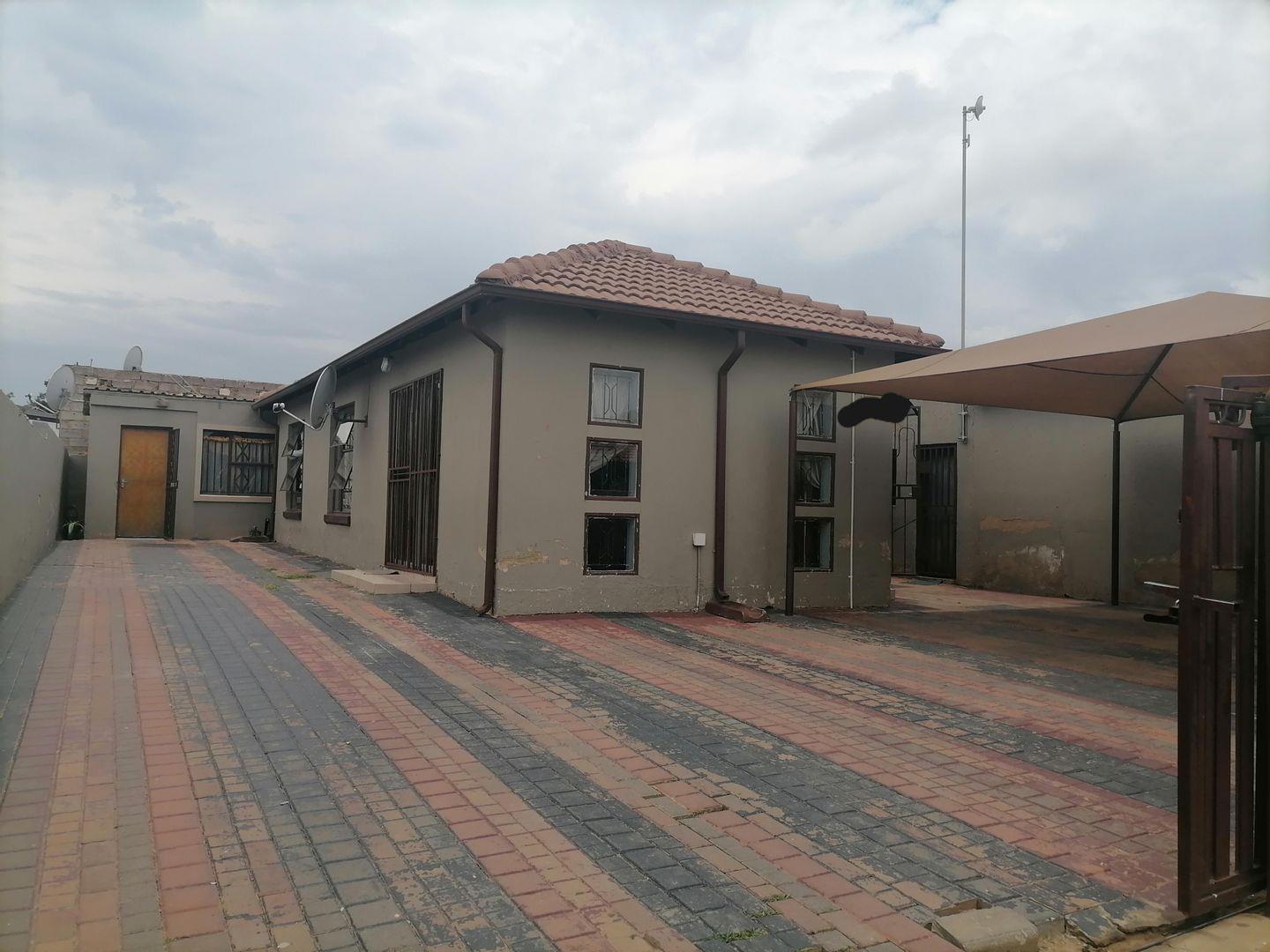 3 Bedroom House for sale in Birch Acres P24113750848