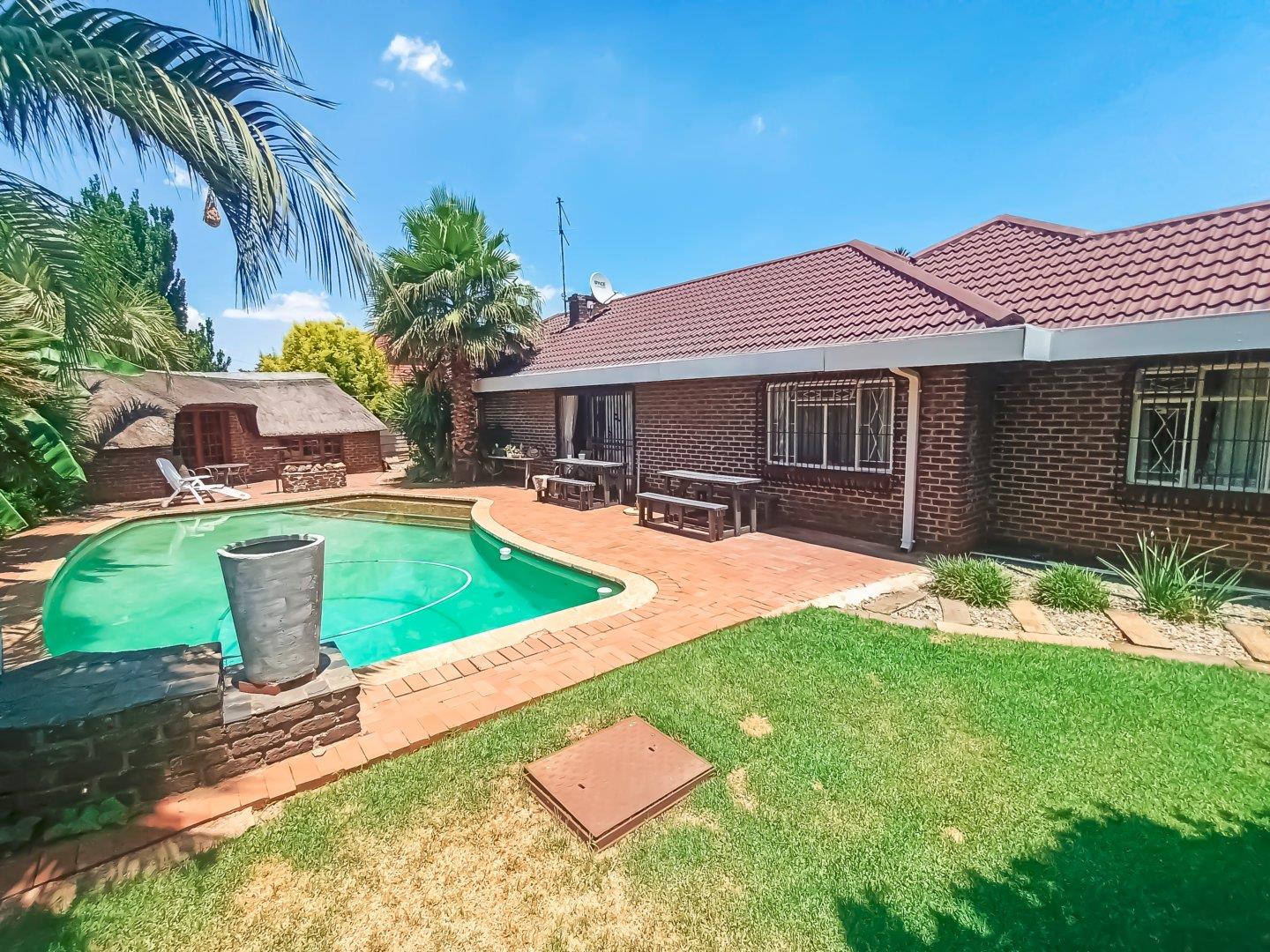 4 Bedroom House for sale in Edelweiss P24113751578