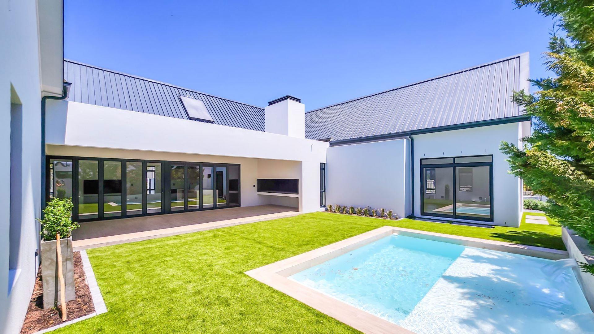 5 Bedroom House for sale in Val de Vie Estate P24113751591