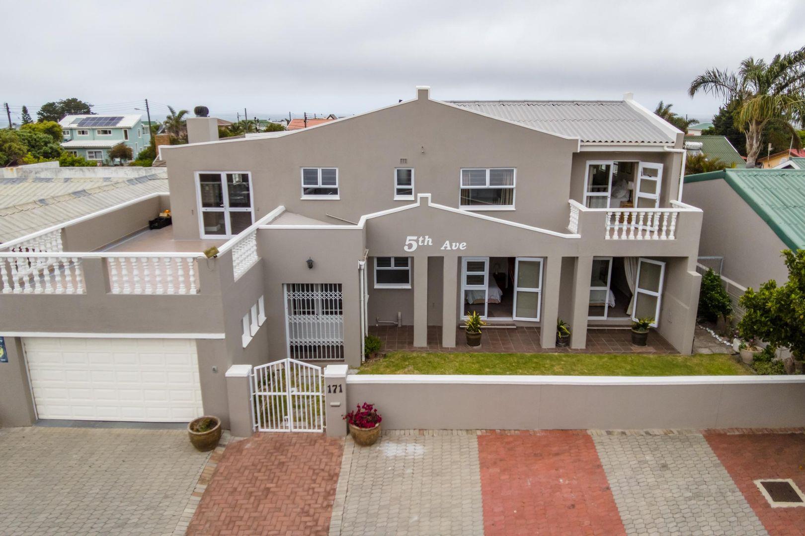6 Bedroom House for sale in Kleinmond Central 171 5th Avenue P24