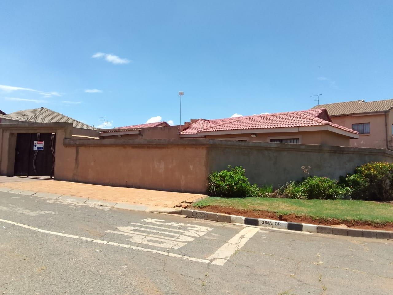 3 Bedroom House for sale in Eldorado Park P24113754021