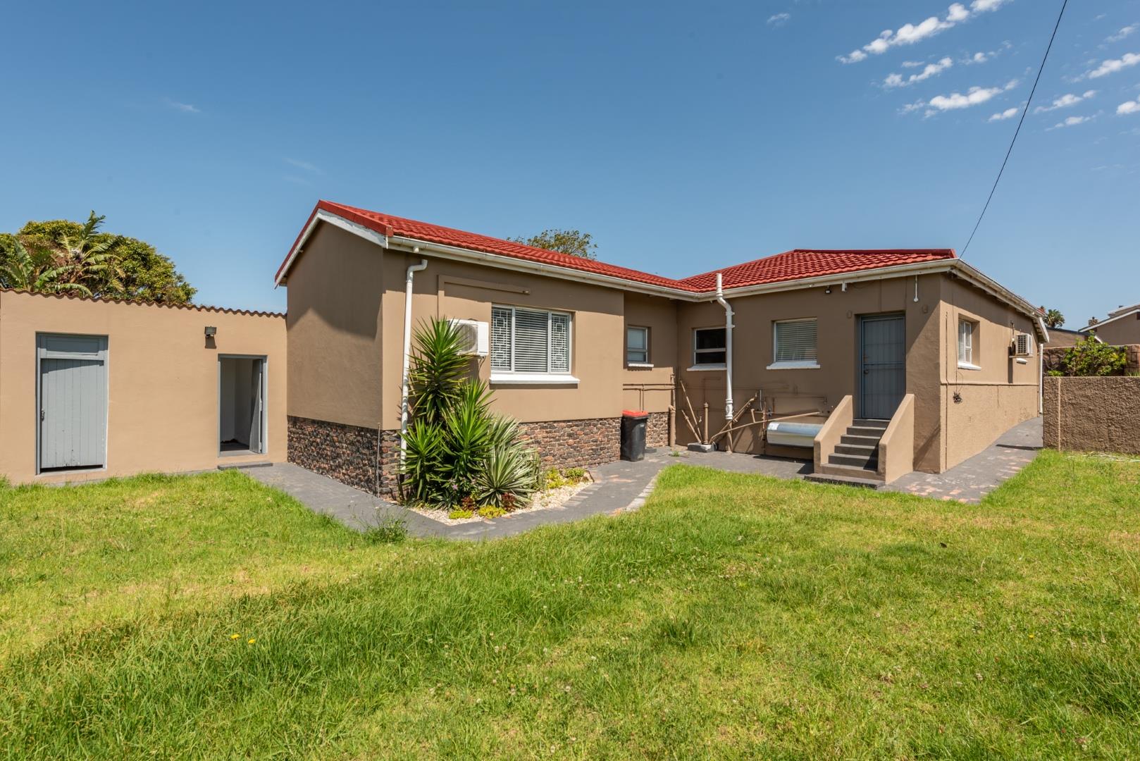 3 Bedroom House for sale in Cotswold 64 Burt Drive P24113618978