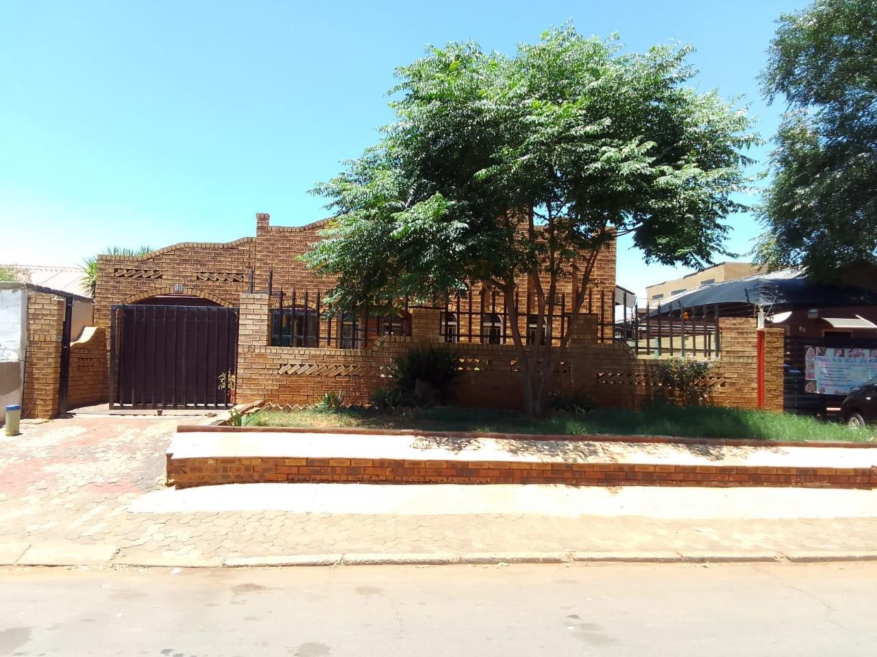 6 Bedroom House for sale in Eldorado Park P24113754571