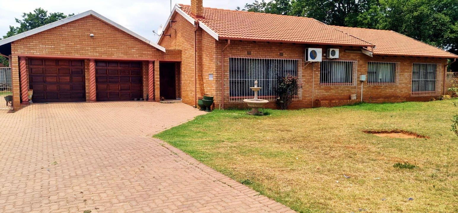 4 Bedroom House for sale in Rowhill P24113754665