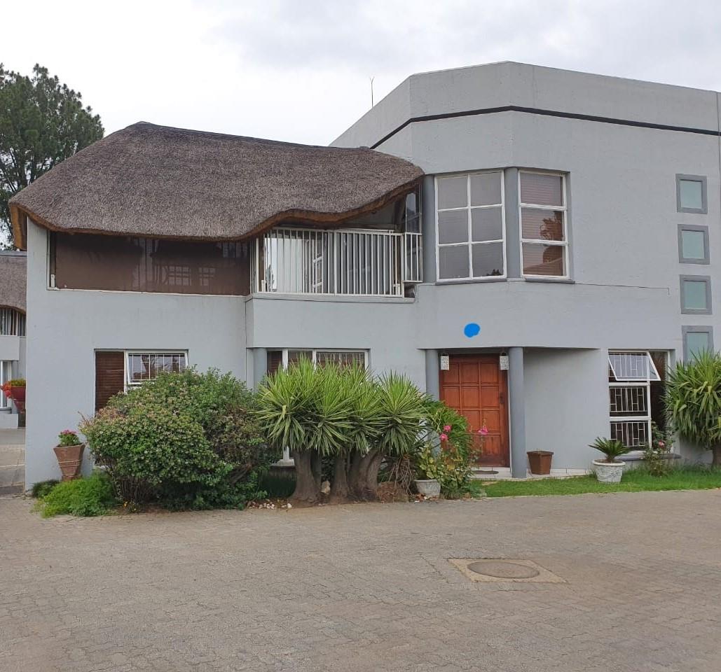 3 Bedroom Townhouse for sale in Vanderbijlpark SE 4 P24113755474