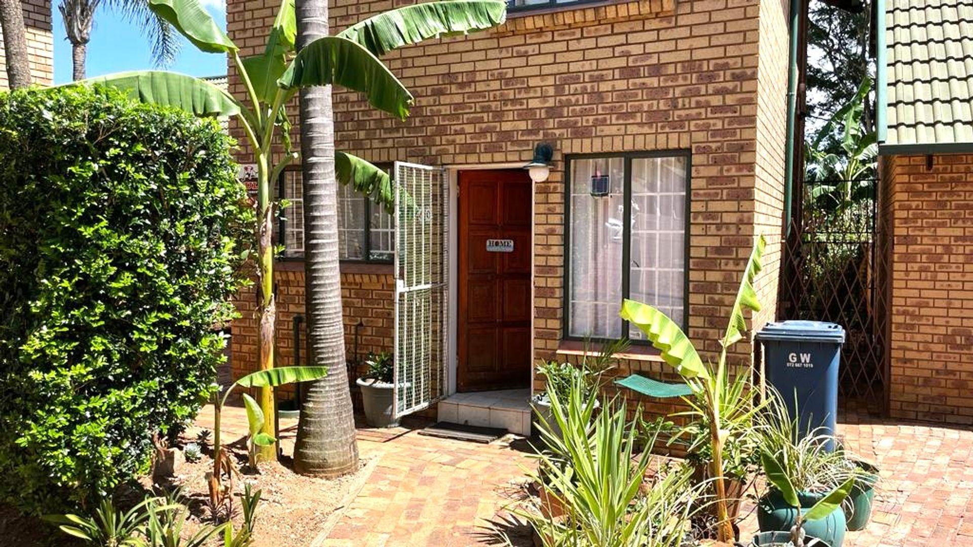 2 Bedroom Townhouse for sale in Faerie Glen P24113758339