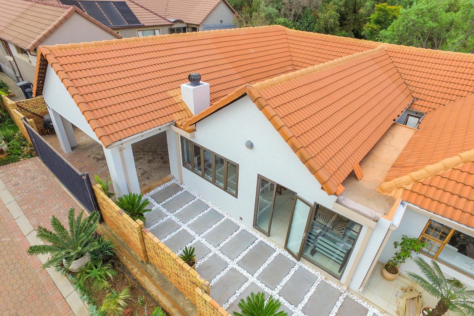 5 Bedroom House for sale in Greenstone Hill 22 Greenstone Drive