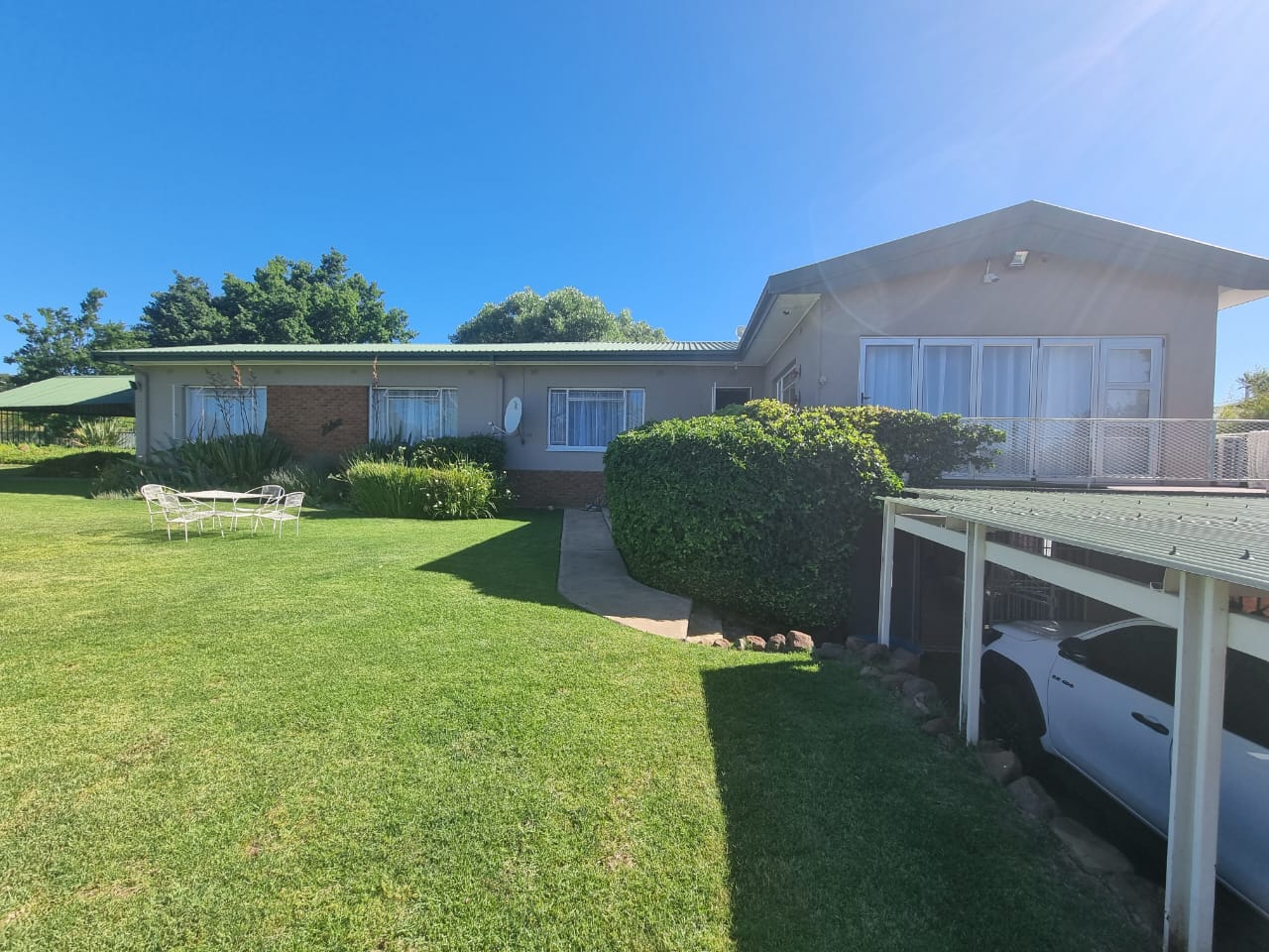 4 Bedroom House for sale in Aliwal North P24113759061