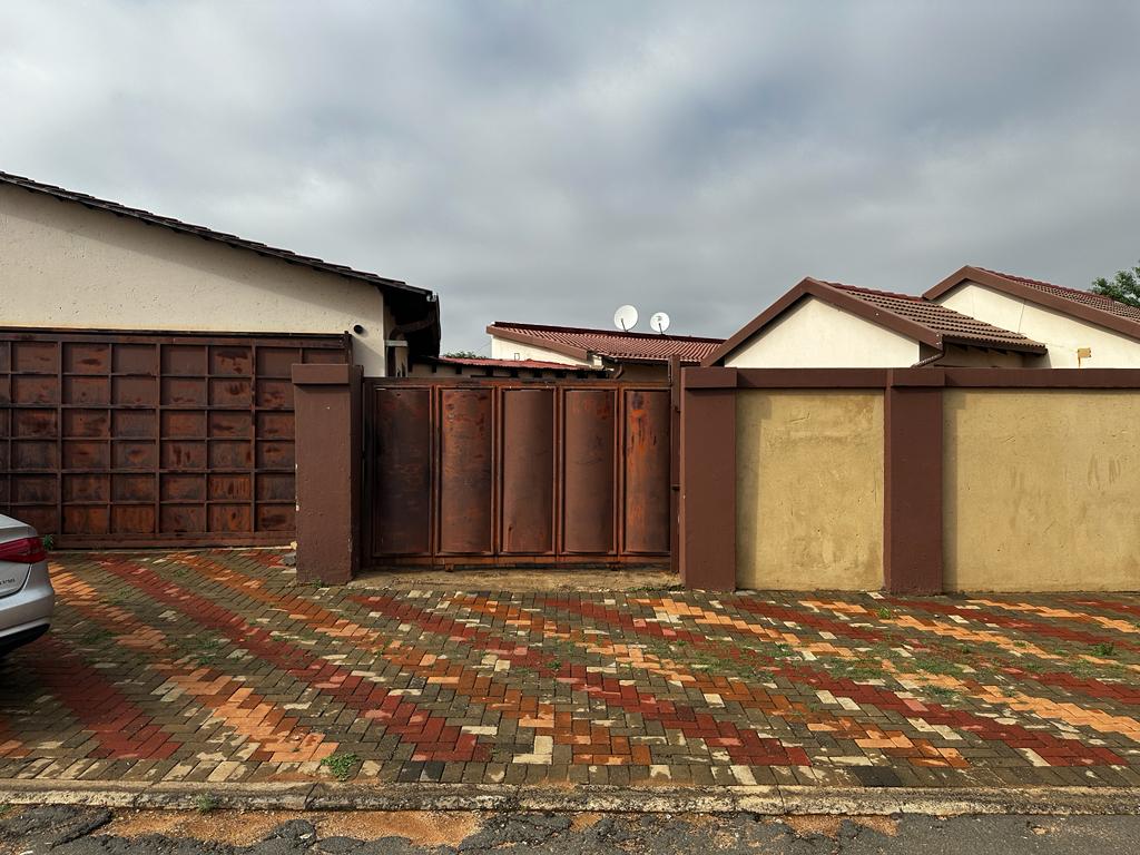 7 Bedroom House for sale in Birch Acres P24113759472