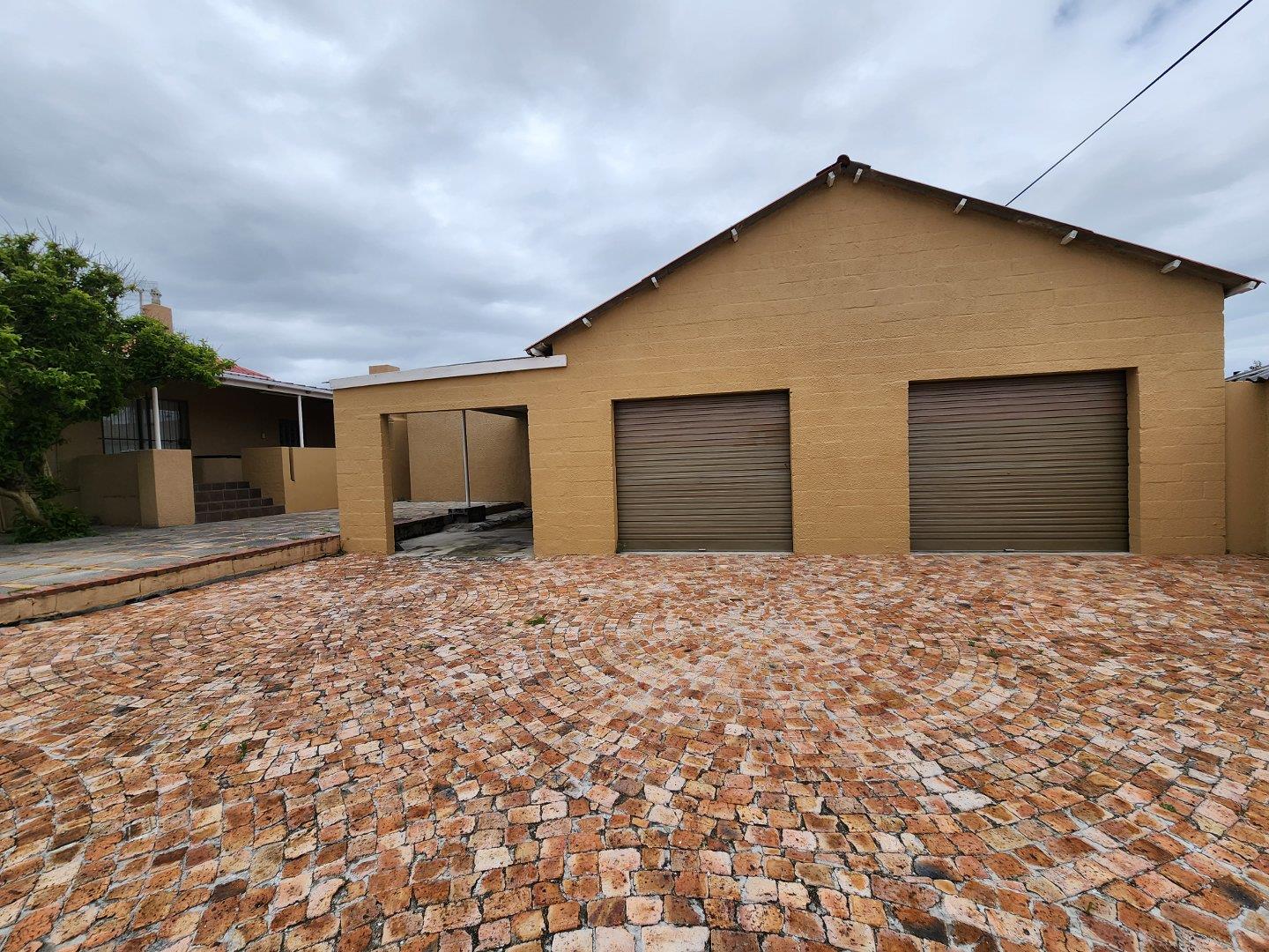 3 Bedroom House for sale in Gansbaai Central P24113760199