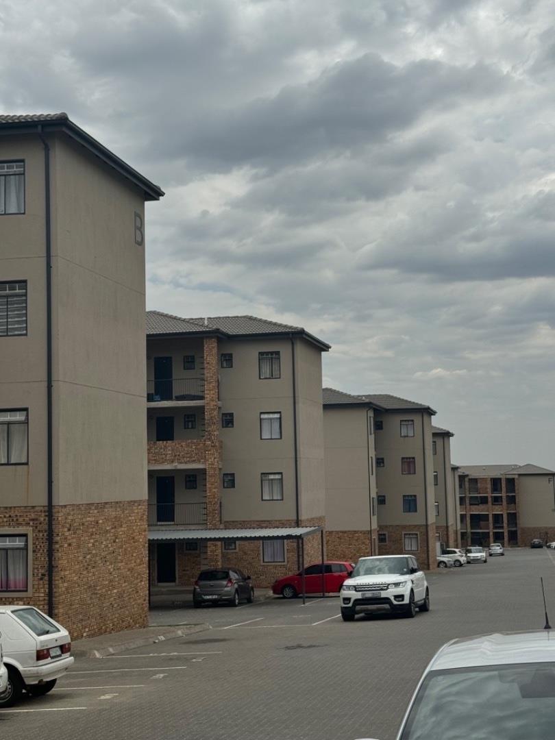 2 Bedroom Apartment / flat for sale in South Hills P24113760769