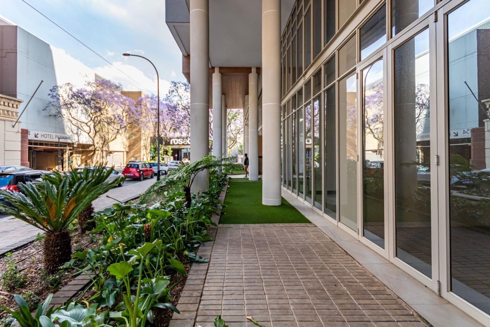 Rosebank, Johannesburg Property Apartments / flats for sale in