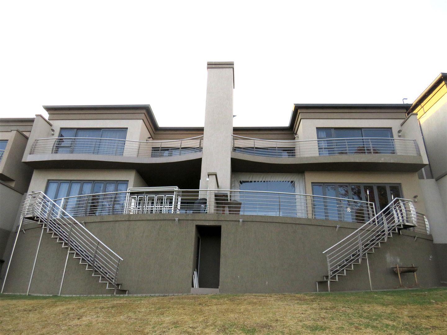 3 Bedroom House for sale in Emfuleni Golf Estate P24112256043