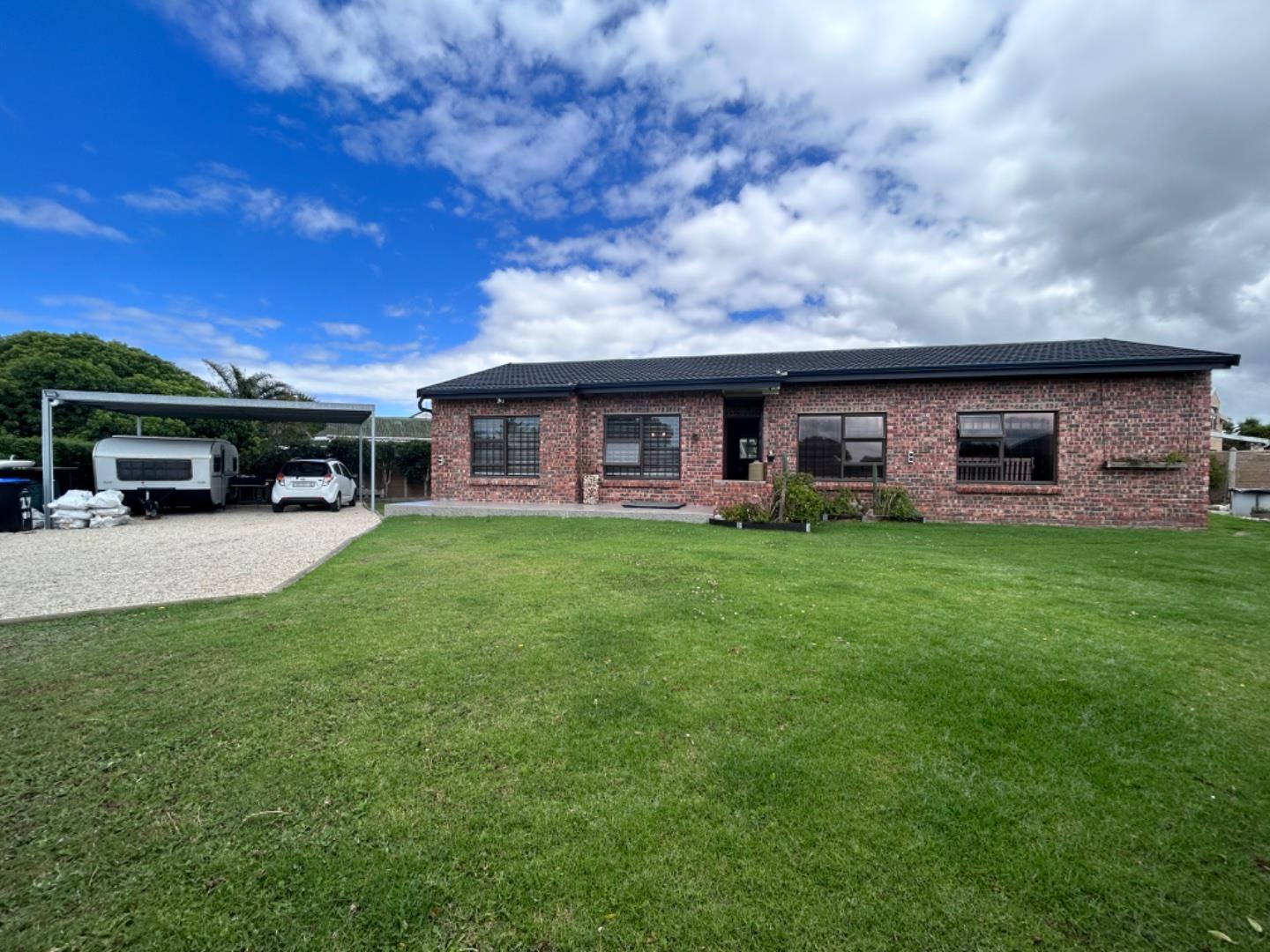 4 Bedroom House for sale in Wavecrest P24113763328