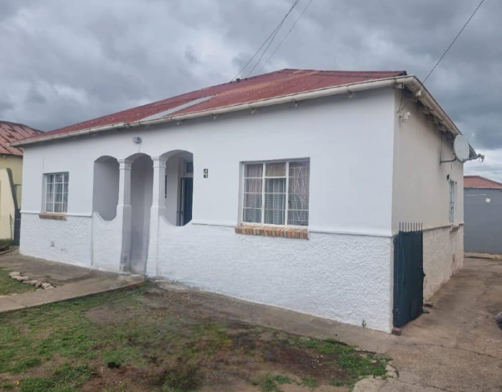 4 Bedroom House for sale in Uitenhage Central P24113764607