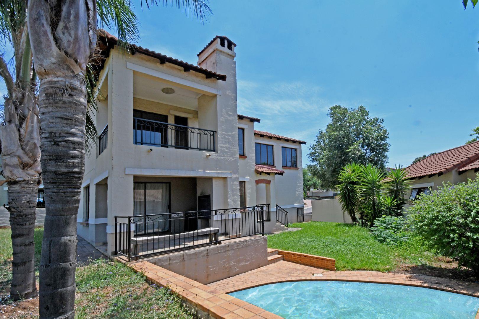 3 Bedroom Townhouse for sale in Bloubosrand 152 Waterford View, 1