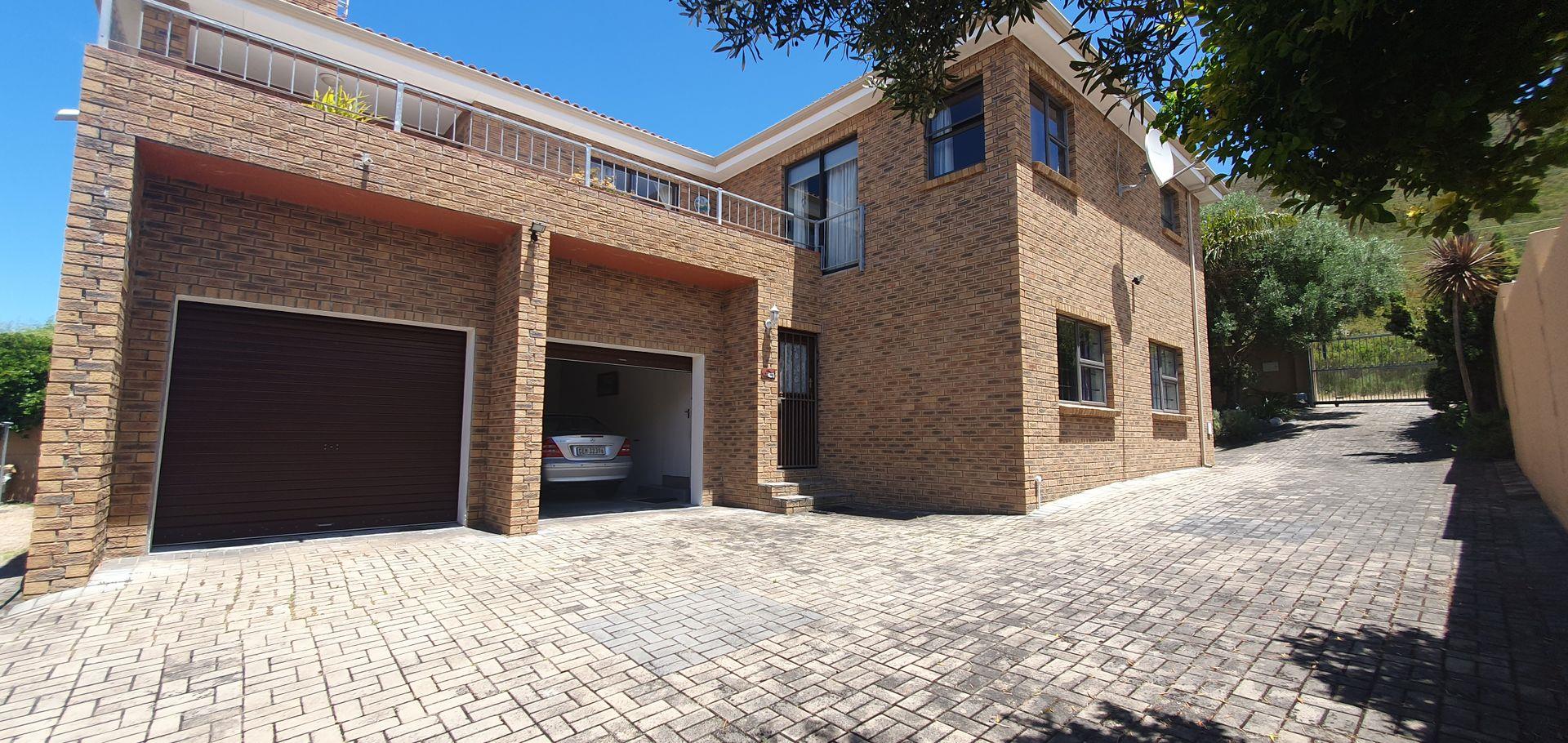 5 Bedroom House for sale in Northcliff P24113765395