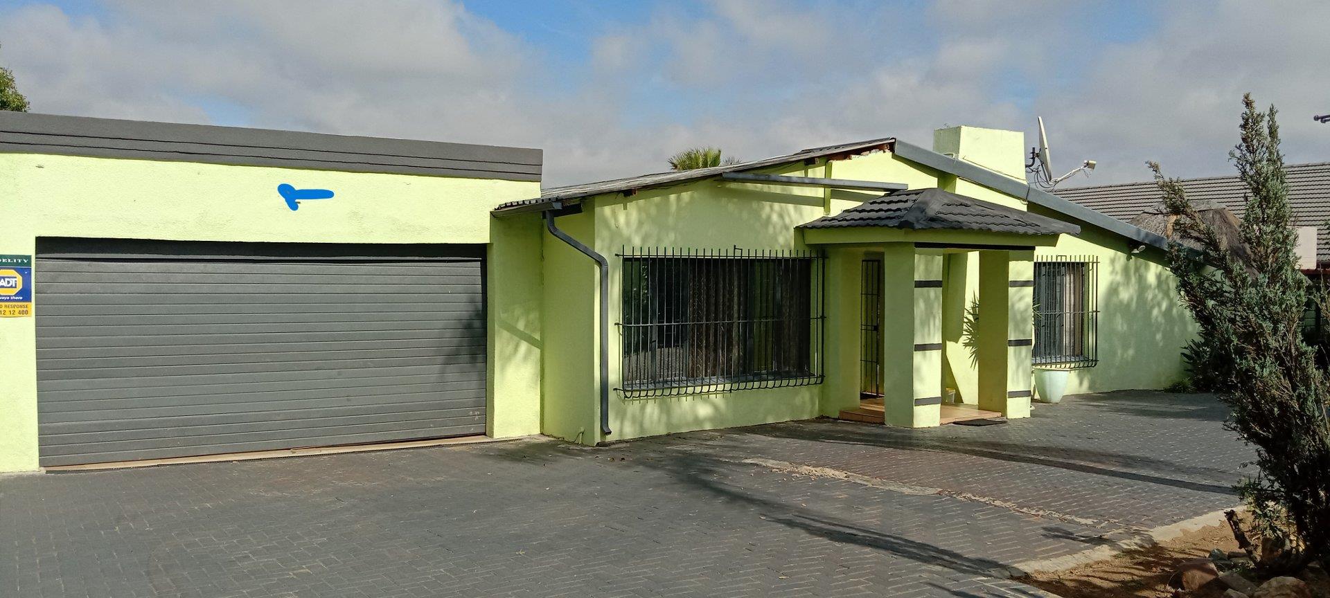 3 Bedroom House for sale in Kempton Park Central P24113767510