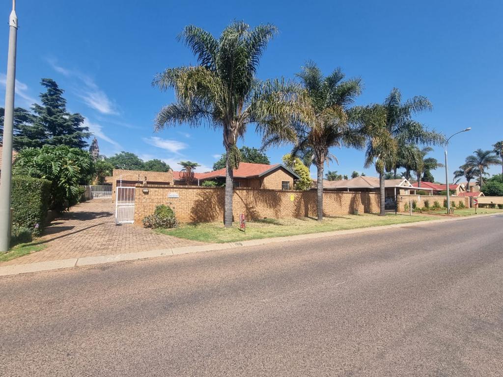 3 Bedroom Townhouse to rent in Glen Marais 66 Koppie Road P24113767549