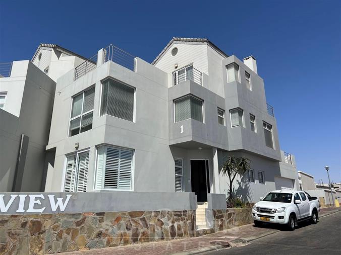 3 Bedroom Townhouse for Sale in Long beach