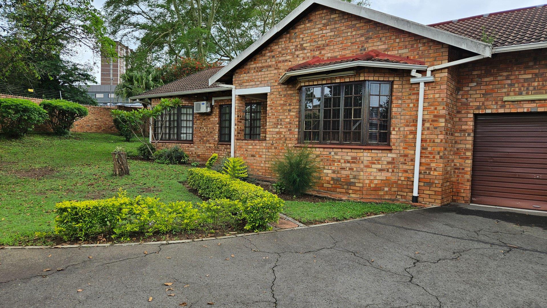 3 Bedroom Townhouse for sale in Scottsville P24113768055