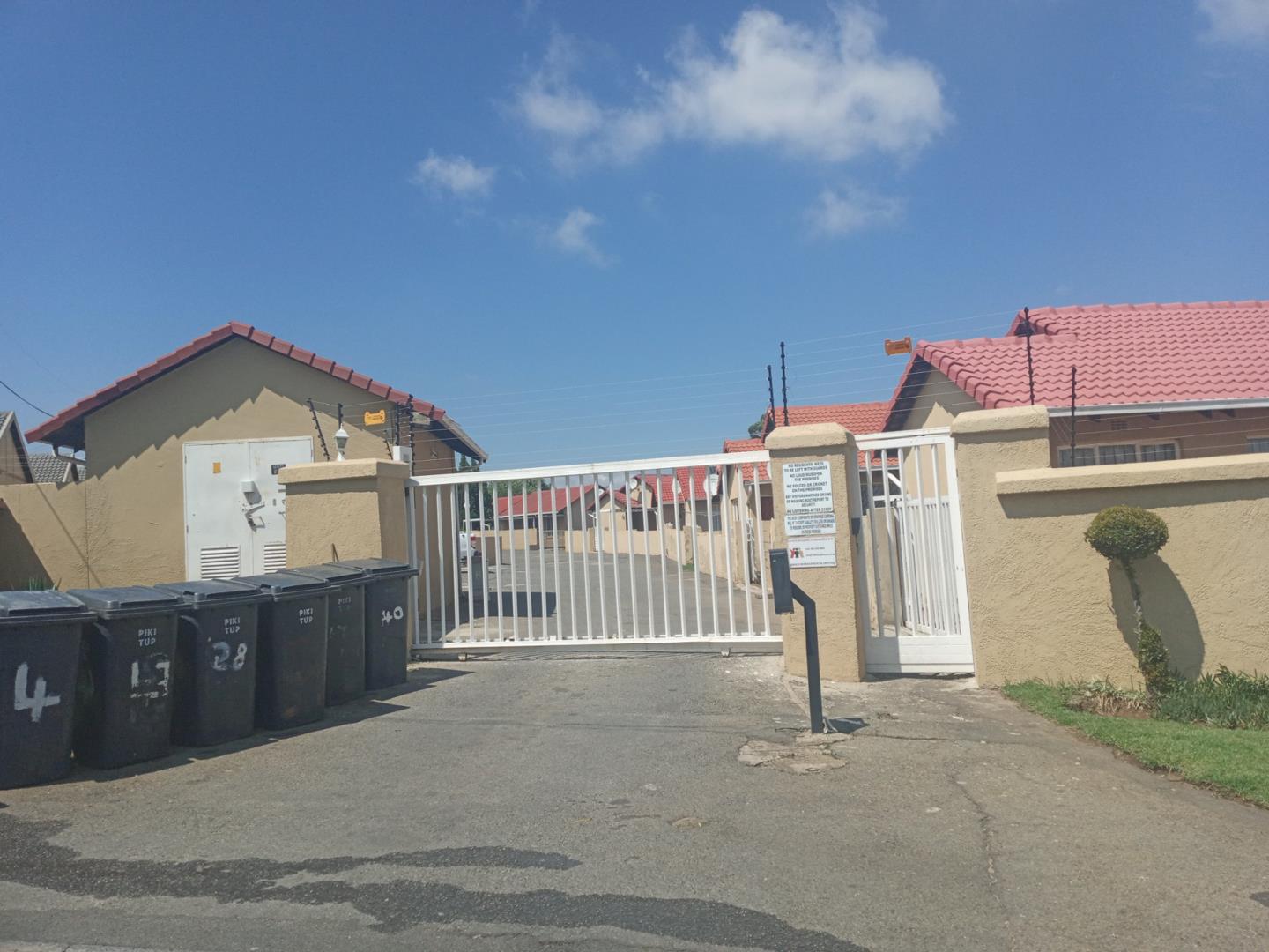 3 Bedroom House for sale in Ormonde P24113768163