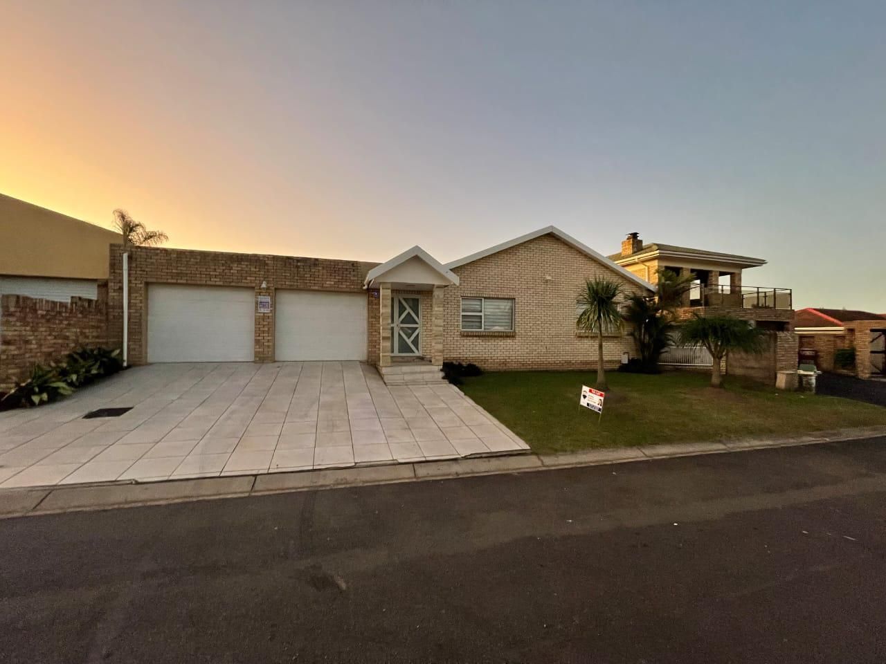 Beacon Bay Property Houses for sale in Beacon Bay