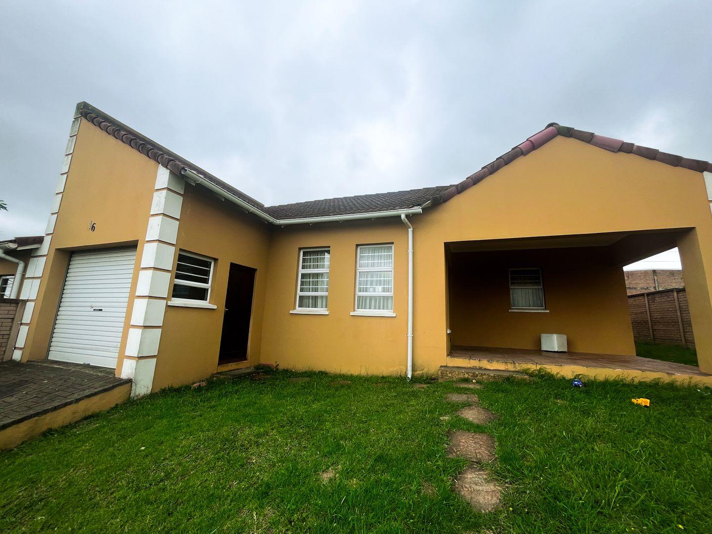 3 Bedroom Townhouse for sale in Beacon Bay P24113768851